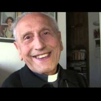(Italiano) Mons. Vincenzo Cozzi e il "dono" della statuetta del Cardinale Brancati 